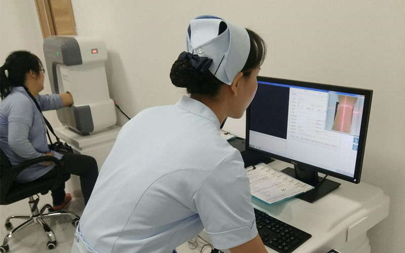 操作醫(yī)生免受任何照射劑量，保證操作醫(yī)生長(zhǎng)期操作安全