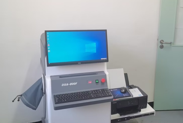 雙能X射線(xiàn)骨密度儀：準(zhǔn)確測(cè)量骨密度，助力骨質(zhì)疏松防治，守護(hù)骨骼健康